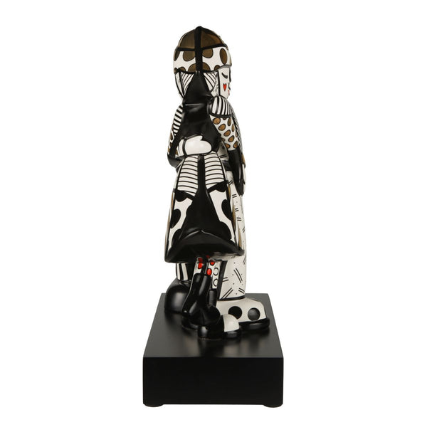 GOLDEN CHEEK TO CHEEK